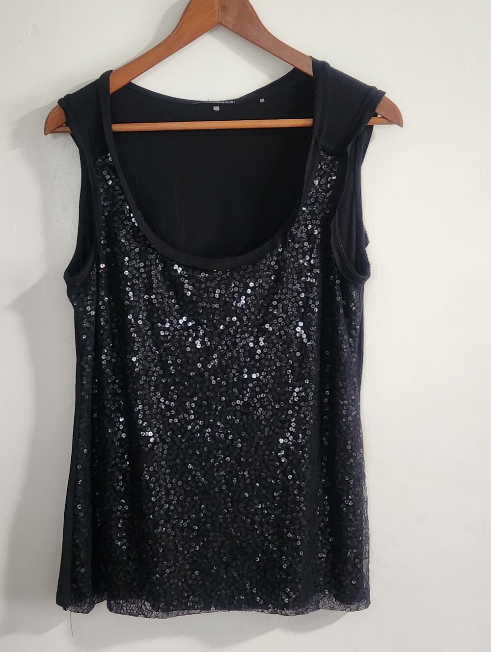 Elie Tahari Sequined Tank Top Size Small Black, the size tag is missing